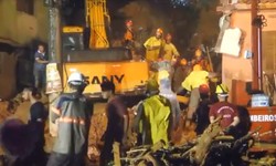 RIO DE JANEIRO - Chuvas matam 15 pessoas, Bombeiros procuram desaparecidos