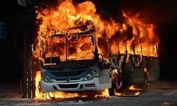 MILICIAS DO RIO queimam dezenas de Õnibus em retaliação à morte de miliciano pela PC