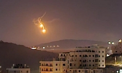IR lana Msseis e Dezenas de Drones Kamikaze em direo a ISRAEL