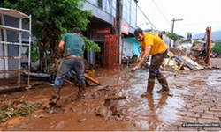 CHUVAS NO RS - Mortes chegam a 39 por causa das chuvas 